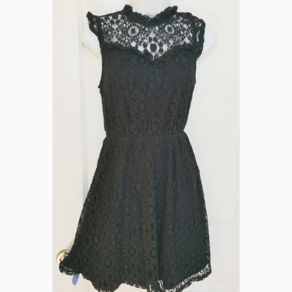🆕 Navy Blue lace dress by Manteau size M